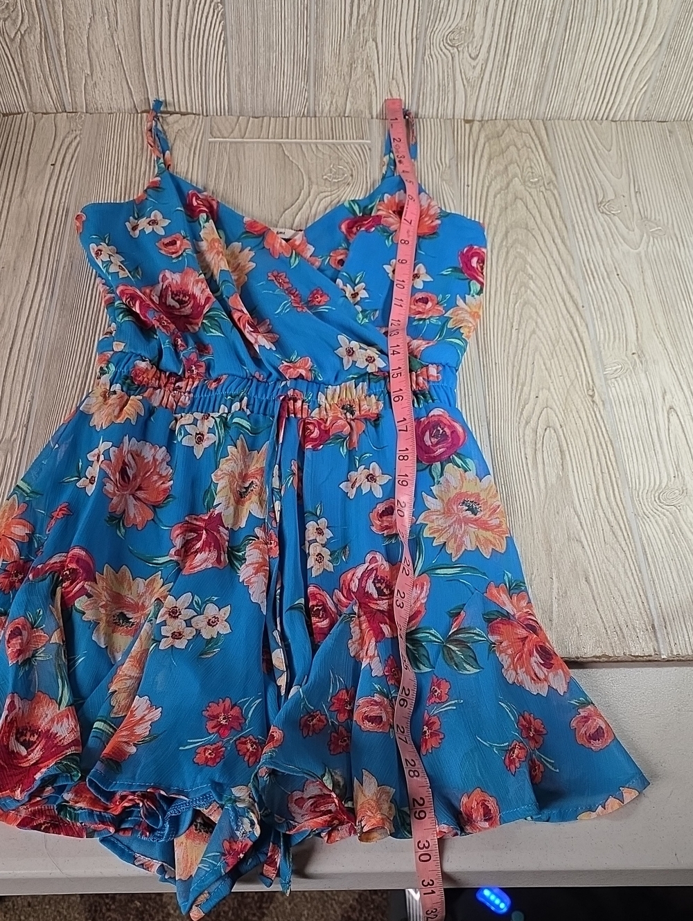 Francescas Mi Ami Faux Wrap Blue Floral Shorts Romper Womens Size XS NWT - Picture 8 of 13